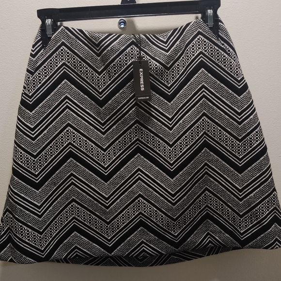 🆕 Express Black & White geometric zig-zag Striped midi skirt with pockets (XS) - Picture 1 of 13